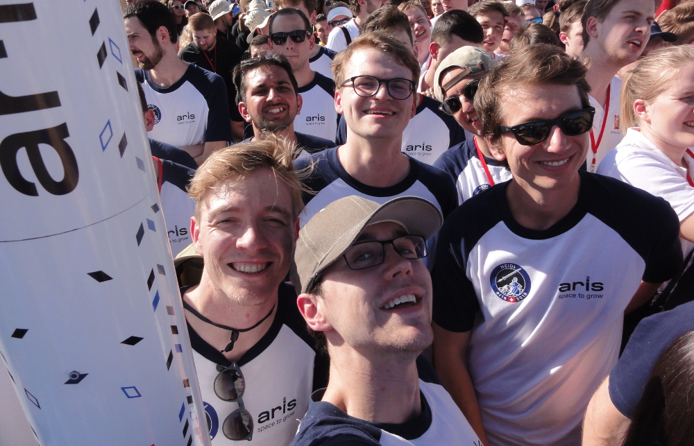 Sven Kiefer and other ARIS members right before the Spaceport America Cup group picture.